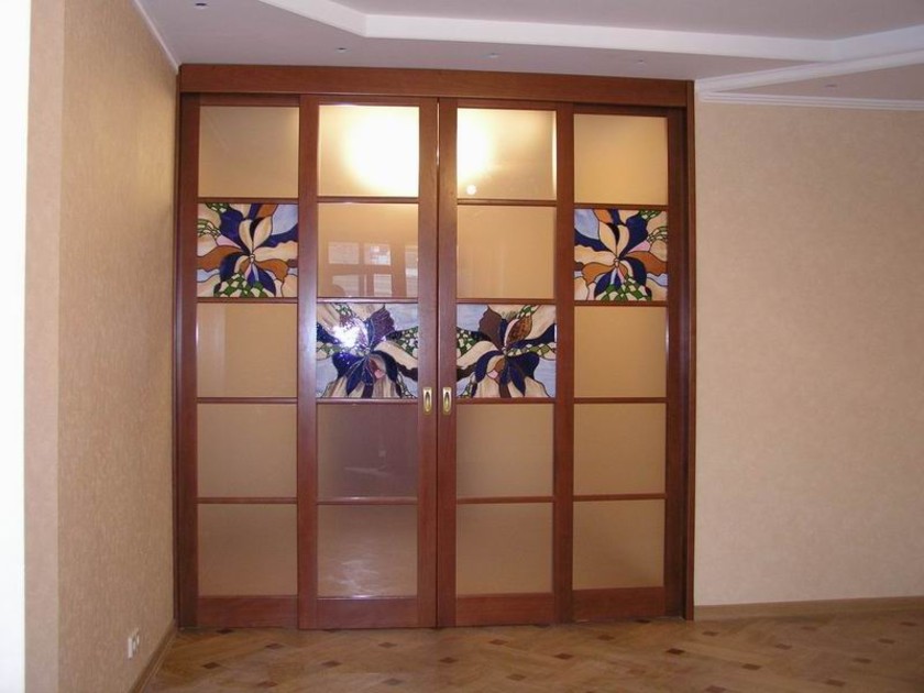 Перегородка с цветными стеклянными вставками Новокузнецк