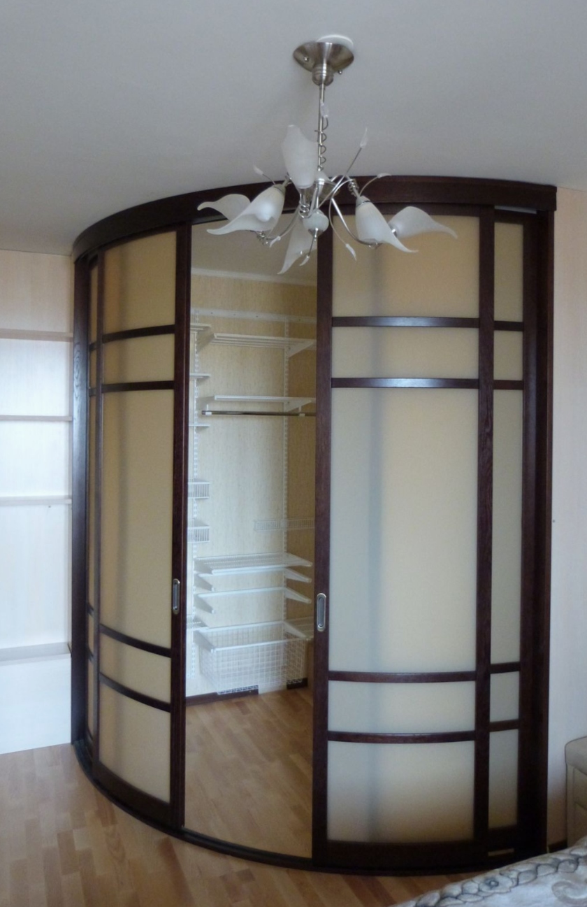 Радиусная полукруглая угловая гардеробная комната Новокузнецк