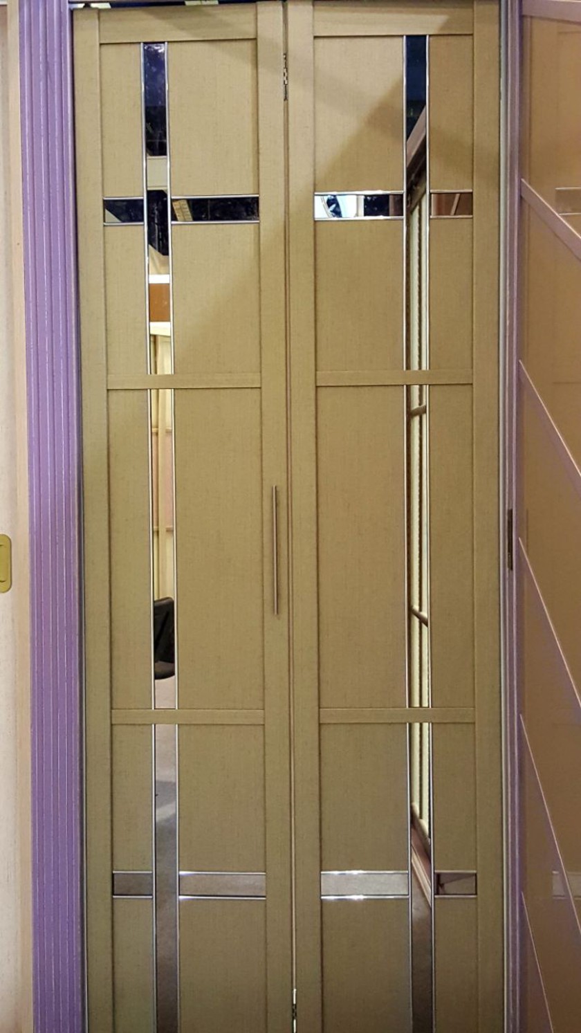 Двери гармошка шпонированные с зеркальным декором Новокузнецк